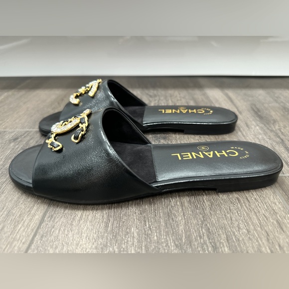 2024 CHANEL BLACK LEATHER SLIDES WITH GOLD CC LOGO. Size 36 - Picture 7 of 14